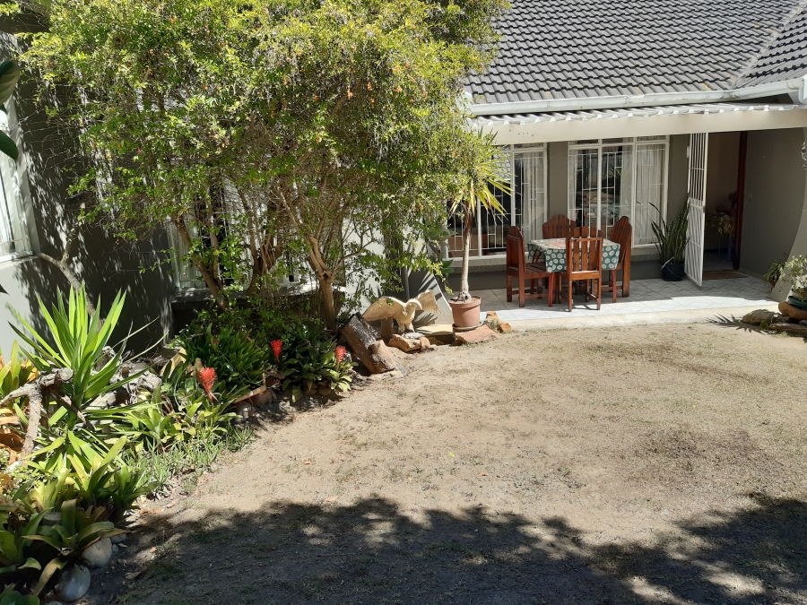 4 Bedroom Property for Sale in Paradise Beach Eastern Cape